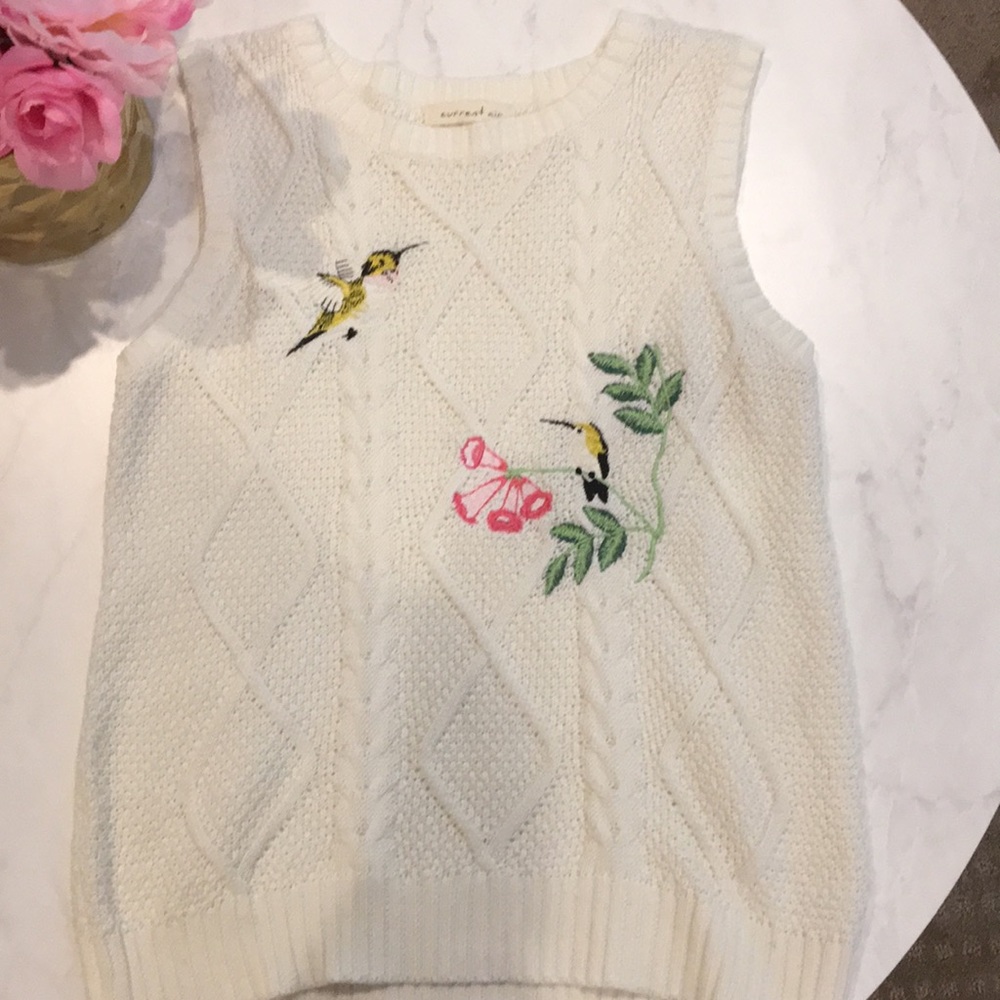 Light weight knit sweater with embroidery